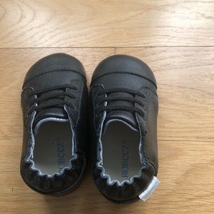 Toddler Size 4 Black Robeez Never worn